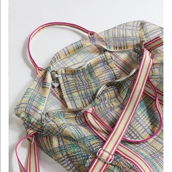 New with Tag UO Urban Outfitters Mesh Duffle Bag - Picture 4 of 4
